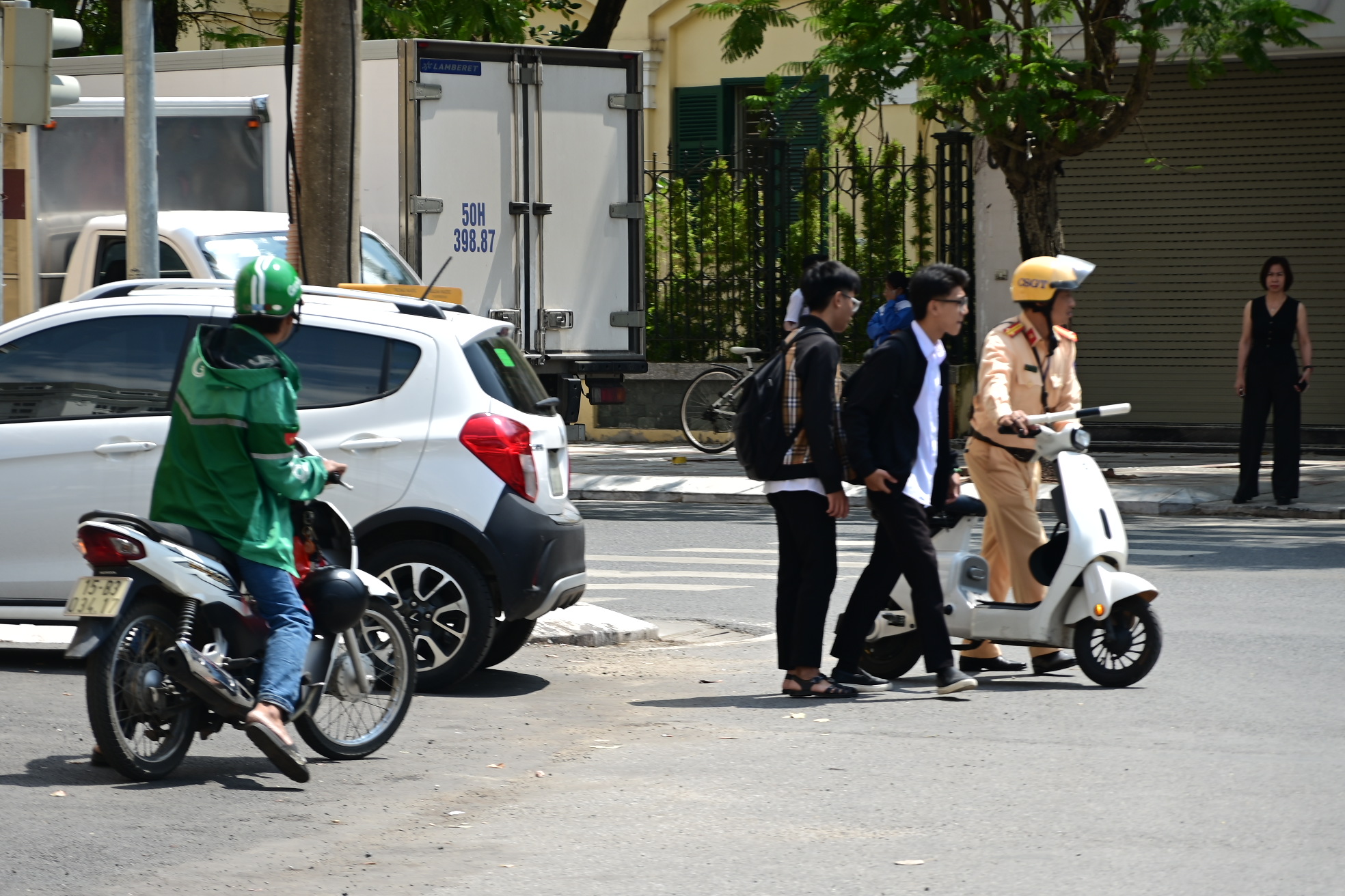 Báo tin vi phạm hành chính về trật tự, an toàn giao thông có thể được thưởng đến 5 triệu đồng.